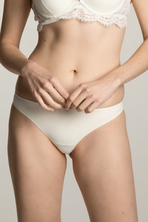 Délicieuse Brazilian Thong in Cream