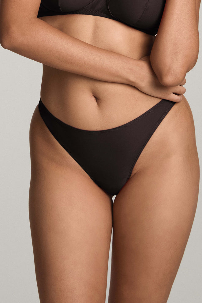 Lea Thong in Black