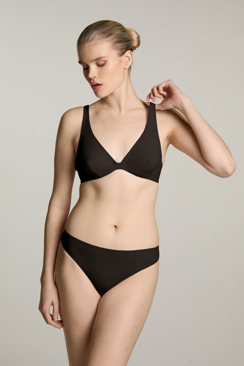 Lea Medium Brief in Black