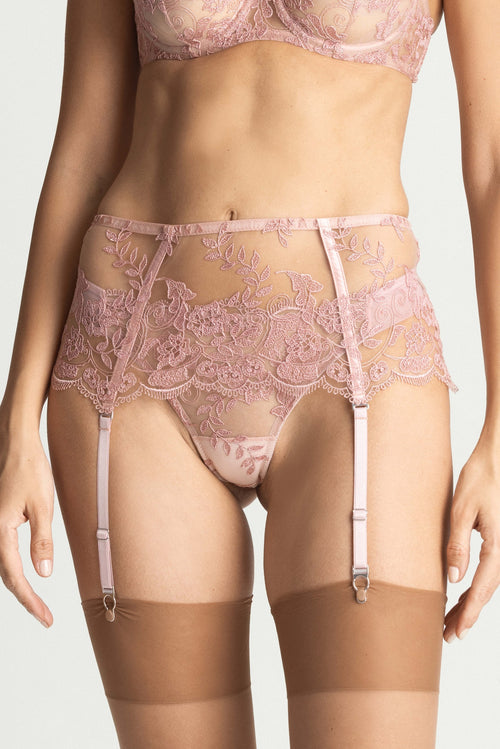 Brise Suspender Belt in Rose Fanee