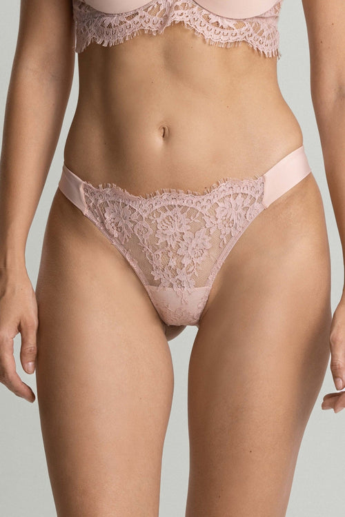Délicieuse Thong in Rose Dust