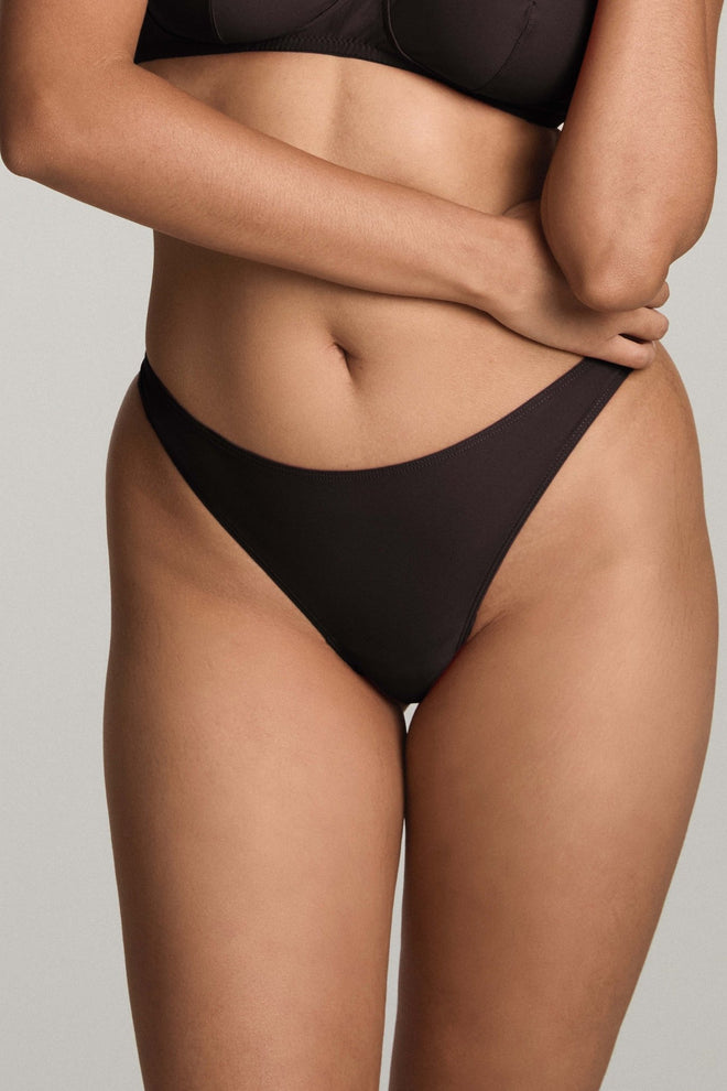 Lea Thong in Black - I.D. Sarrieri